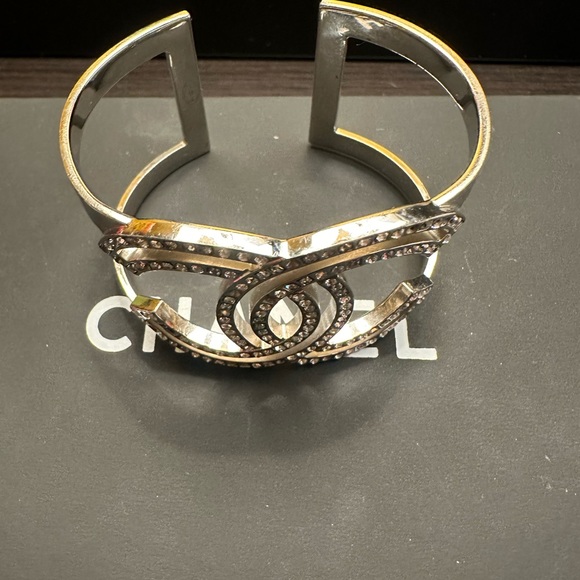 Chanel diamond cuff authentic - Picture 9 of 11